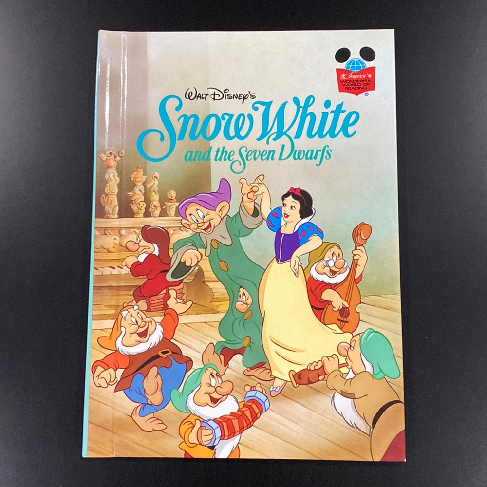 Snow White and the Seven Dwarfs - Disney’s Wonderful World of Reading Book
